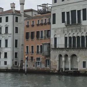 Leon Bianco On The Grand Canal Venedik